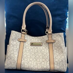Calvin Klein Satchel, off white, cream faux lea handle and gold tone hardware!